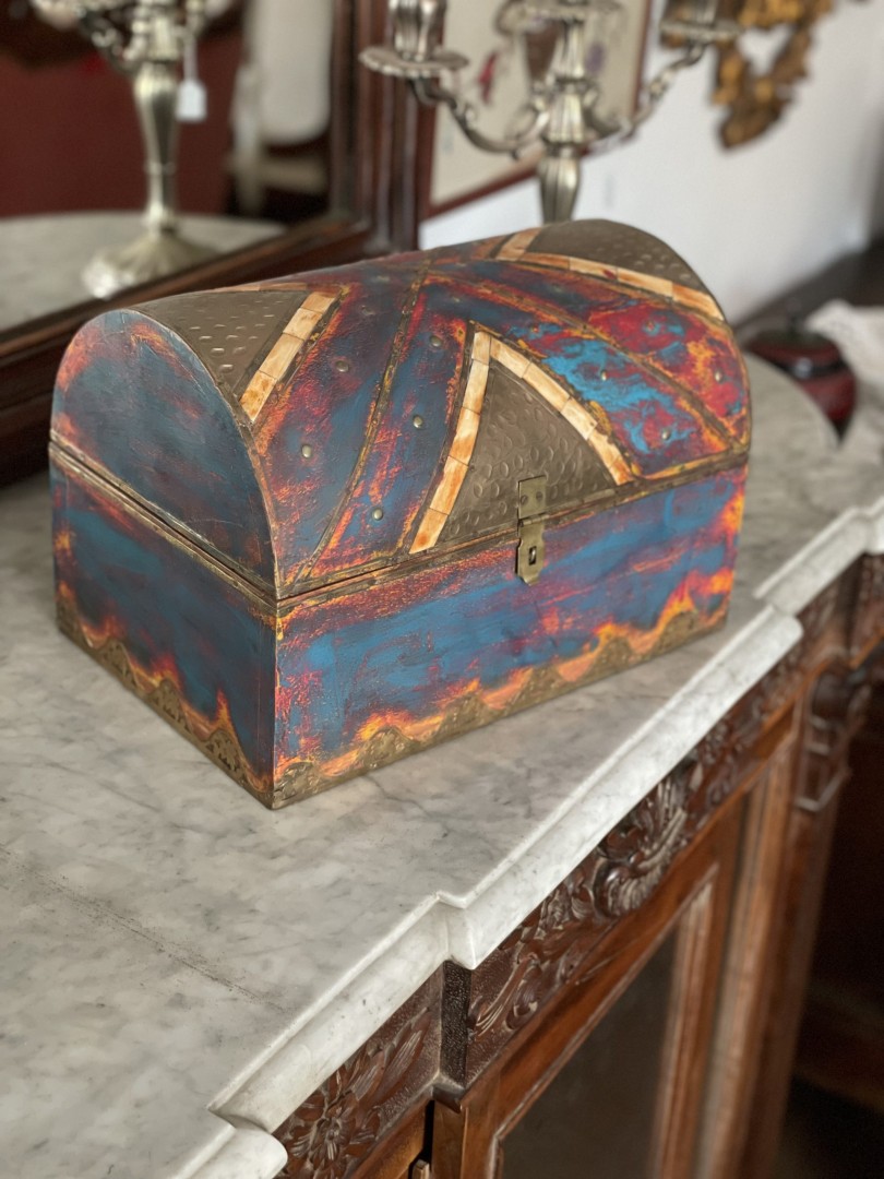 Colorful Wooden Half-Round Treasure Chest With Bronze Details 2.2Kg 30Cmx21Cmx20.5Cm (Wxlxh)
