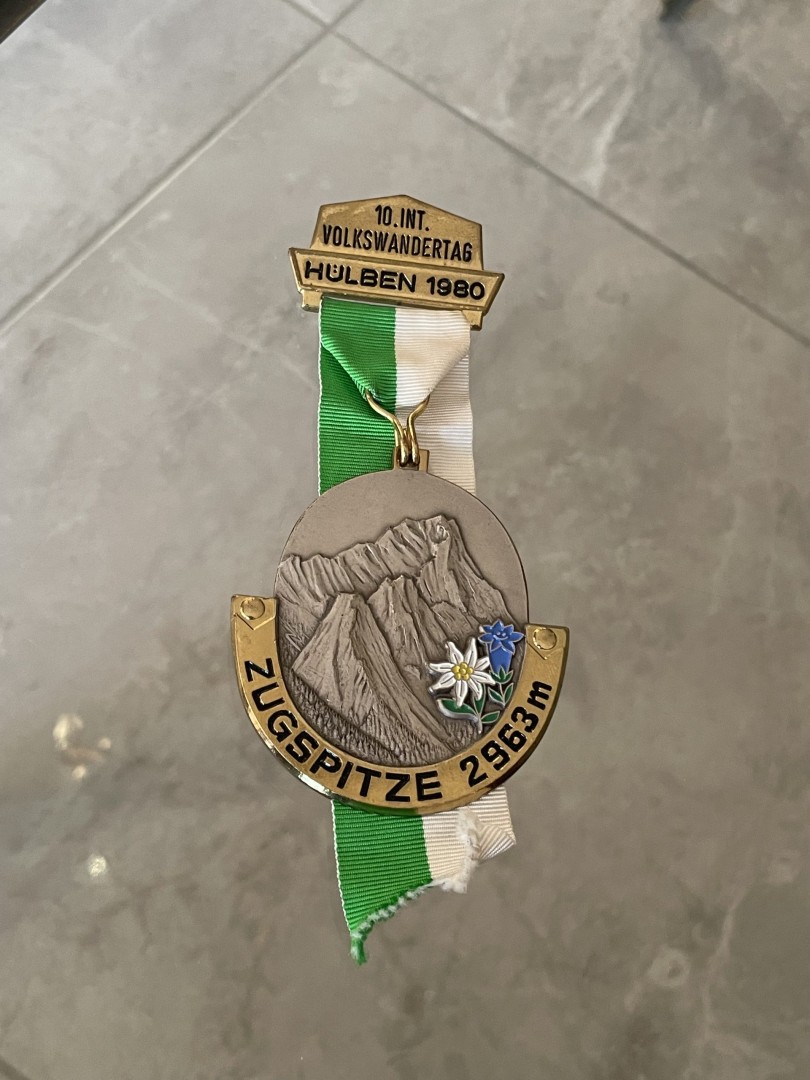 1980 Zugspitze Volkswandertag Medal German Hiking Event Collectible With Alpine Tribute 0.1Kg 6.3Cmx15Cm (Wxlxh)