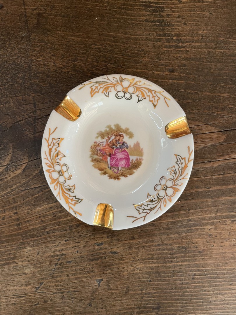 Vintage Limoges Castel France Porcelain Ashtray Romantic Courting Scene With Gold Gilding  1950S 1Kg 12Cmx12Cm (Wxlxh)