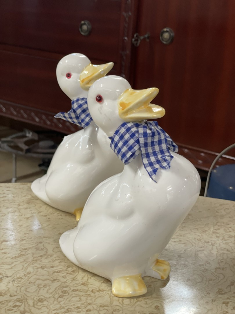 Vintage Ceramic Duck Figurines Charming Pair With Gingham Bow Ties 1.5Kg 8Cmx13Cmx18.5Cm (Wxlxh)