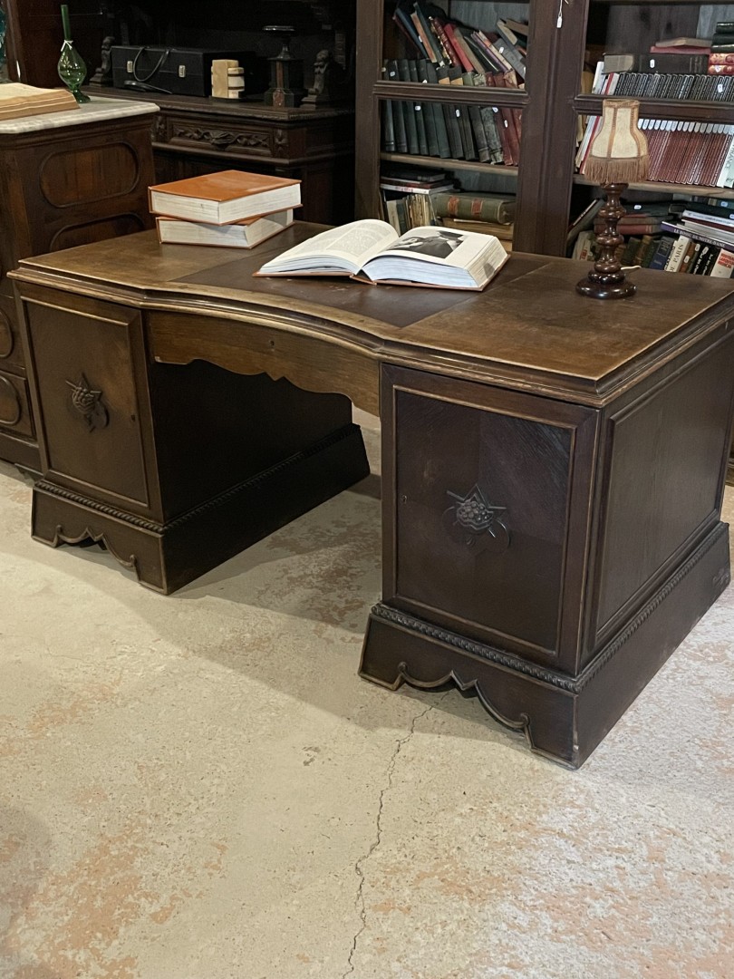 Antique Wooden Office Desk With Detailed Carvings 100Kg 168Cmx88Cmx79Cm (Wxlxh)