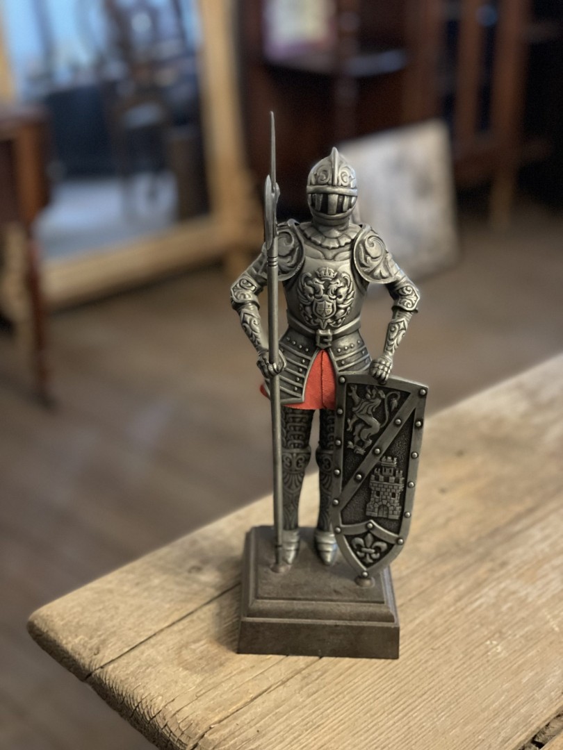 Medieval Knight Figurine With Shield And Halberd Intricately Detailed Armor Sculpture 1Kg 8Cmx8Cmx28Cm (Wxlxh)