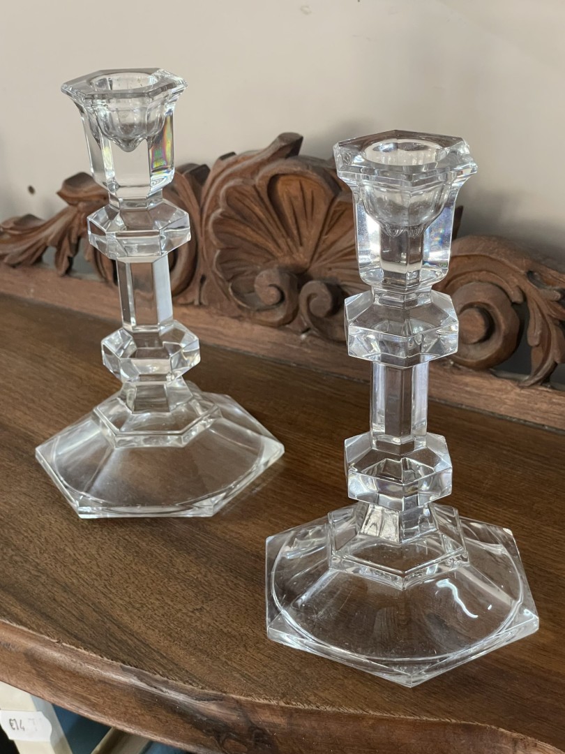 Elegant Crystal Candle Holder With Stunning Polygonal Design Perfect Home Décor 1Kg 10Cmx10Cmx16Cm (Wxlxh)