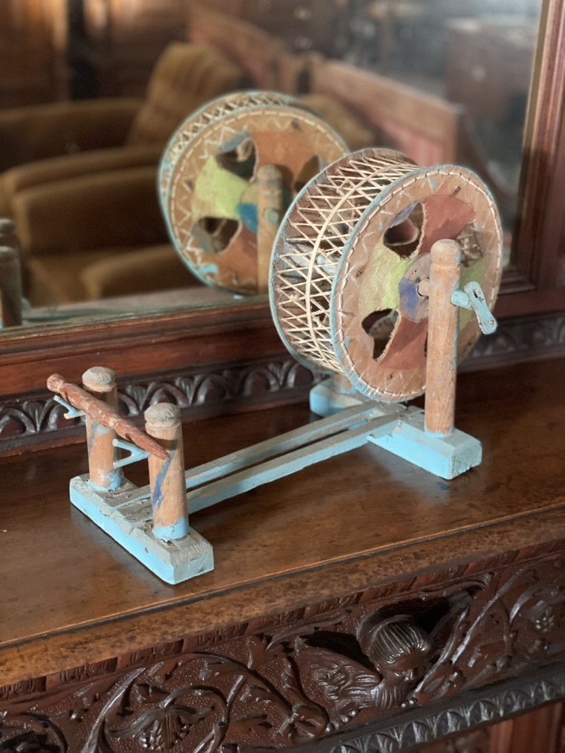 Handmade Cypriot Spinning Wheel Vintage Folk Art Traditional Wood & Thread Craft 2Kg 38Cmx16Cmx25Cm (Wxlxh)