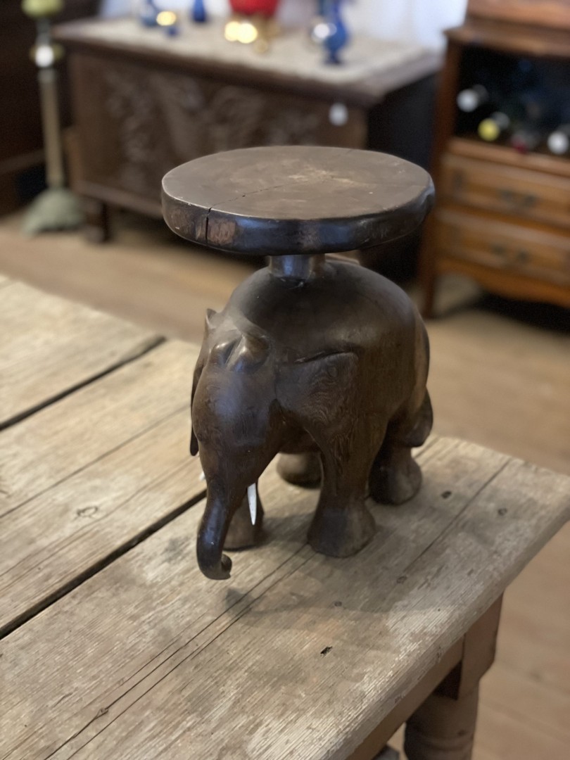 Hand-Carved Wooden Elephant Sculpture Unique Decorative Art Piece Exotic Décor With Emotional Charm 4Kg 19Cmx18Cmx28Cm (Wxlxh)