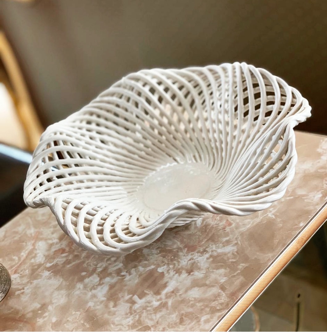 Vintage White Ceramic Open-Weave Basket Bowl Mid-Century Italian Decorative Elegance 1.5Kg 28Cmx26Cmx9Cm (Wxlxh)