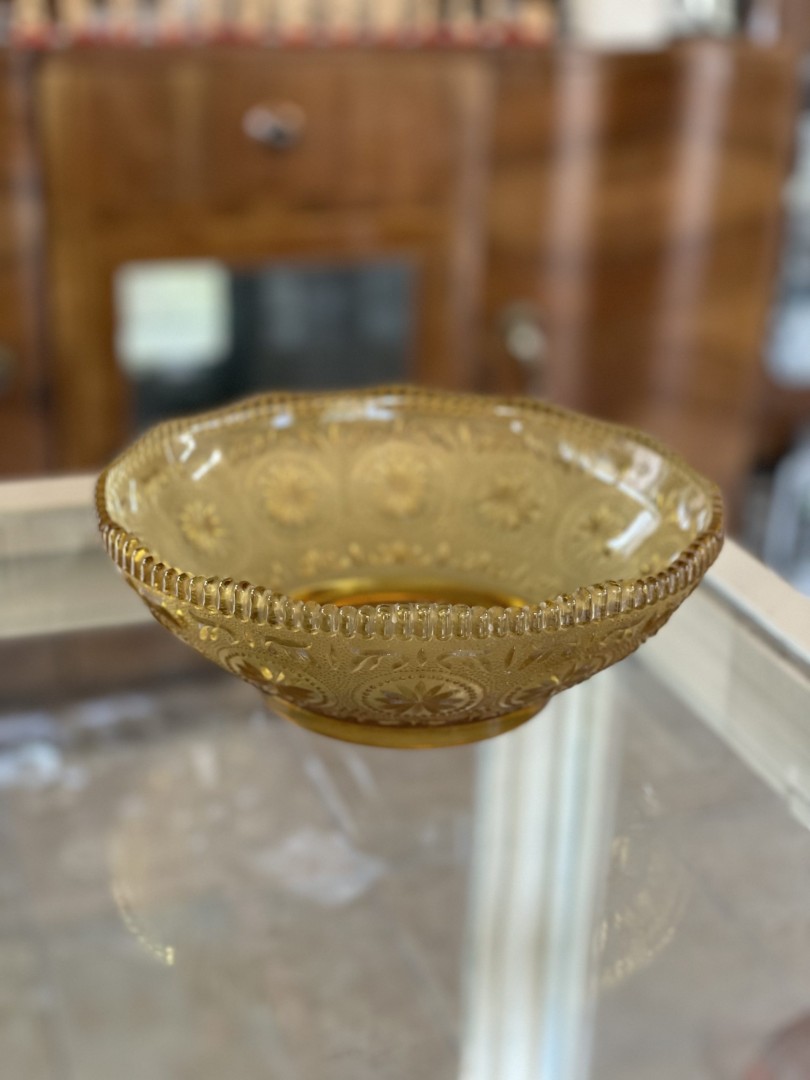 Concord Amber Glass Bowl: American Classic  Circa 1977 0.9Kg 23Cmx8.5Cm (Wxlxh)