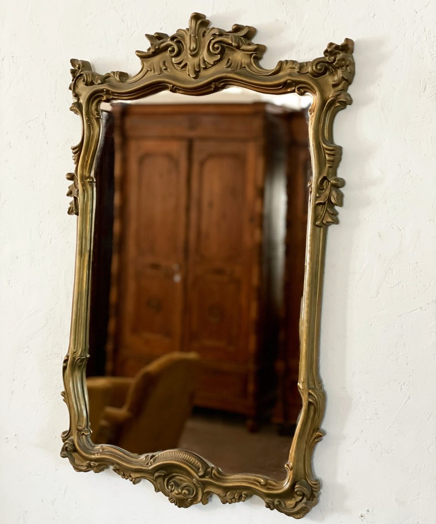A Mirror With An Elaborate Detailed Frame From Another Era. 3Kg 48Cmx74Cm (Wxlxh)