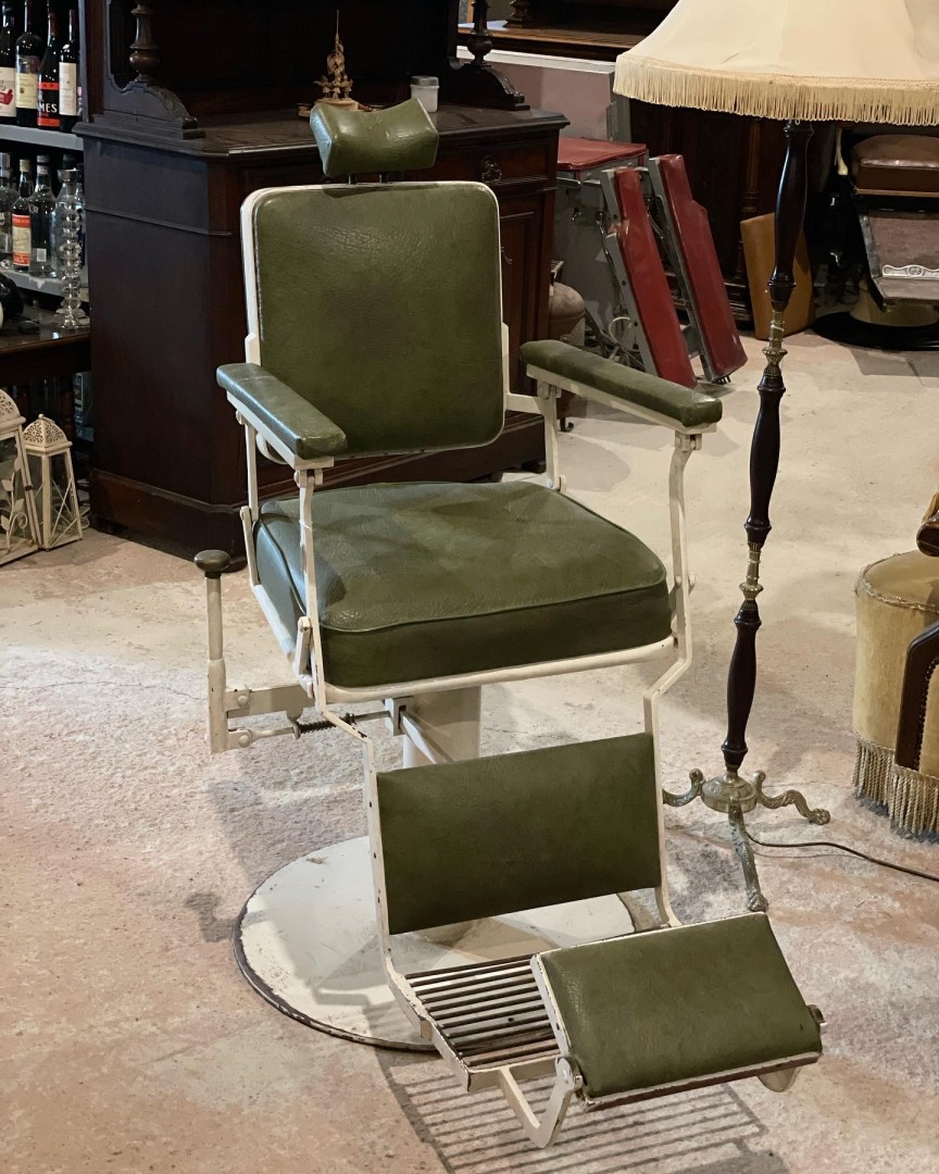 A Vintage Art Deco 1930S Barber Chair In Green Leather 150Kg 68Cmx120Cmx130Cm (Wxlxh)