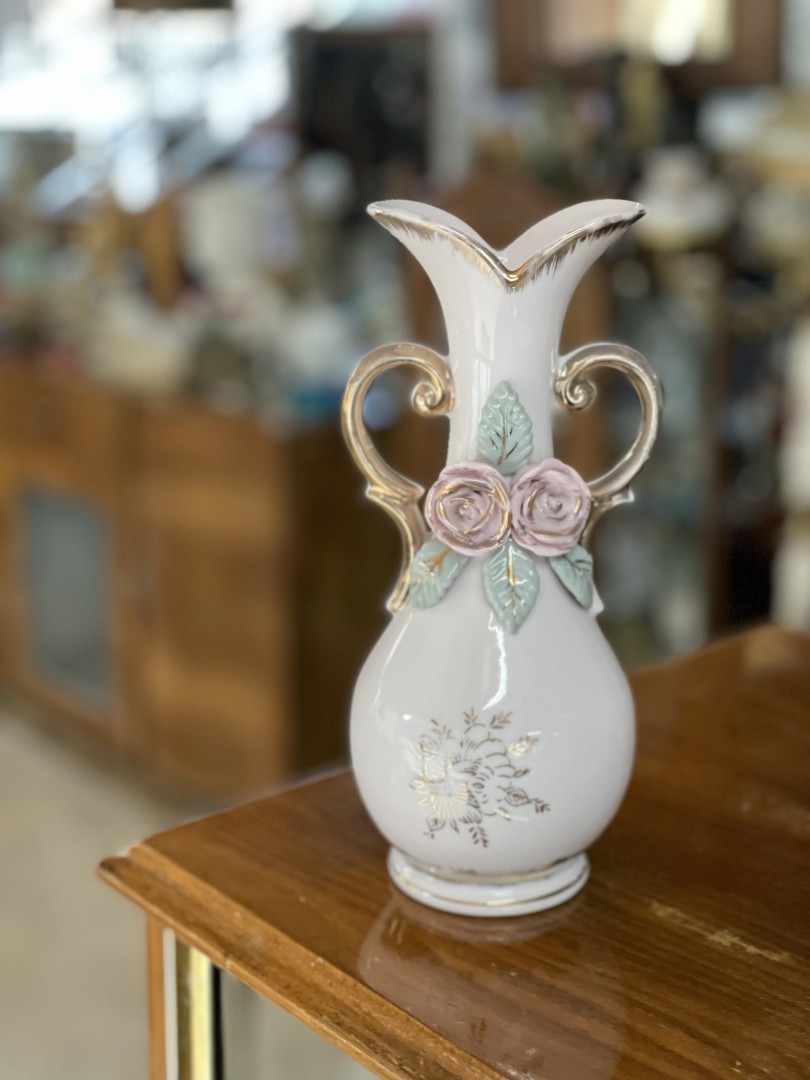 Vintage Ceramic Vase: Adorned With Pink Roses And Gold Accents 0.4Kg 22.5Cm (Wxlxh)
