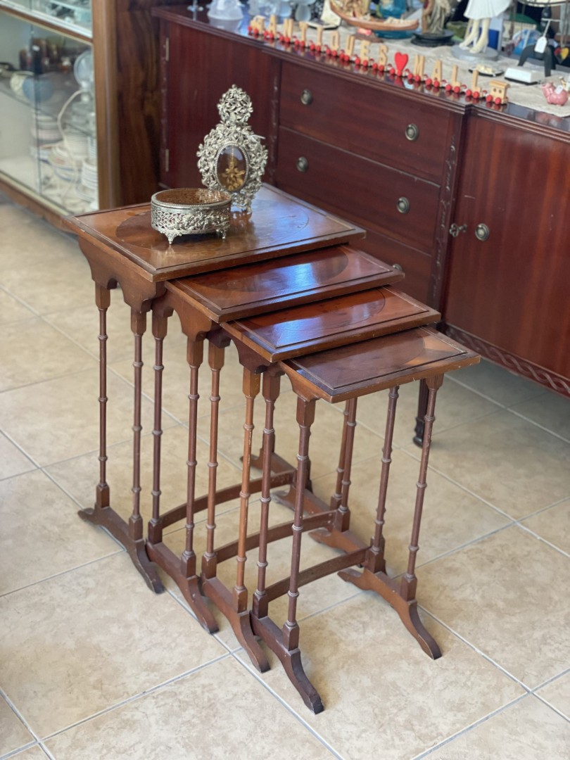 Antique 1890 Nest Of 4 Tables Victorian Mahogany Side Tables With Turned Legs & Inlaid Tops 29Kg  (Wxlxh)