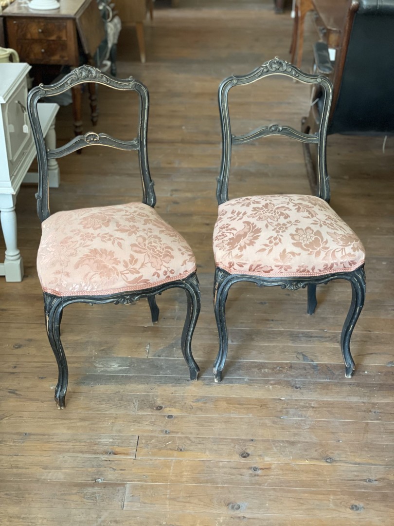 Antique Victorian-Style Balloon Back Side Chairs With Carved Wood And Pink Damask Upholstery Late 19Th Century 20Kg 51.5Cmx41Cmx42Cm (Wxlxh)