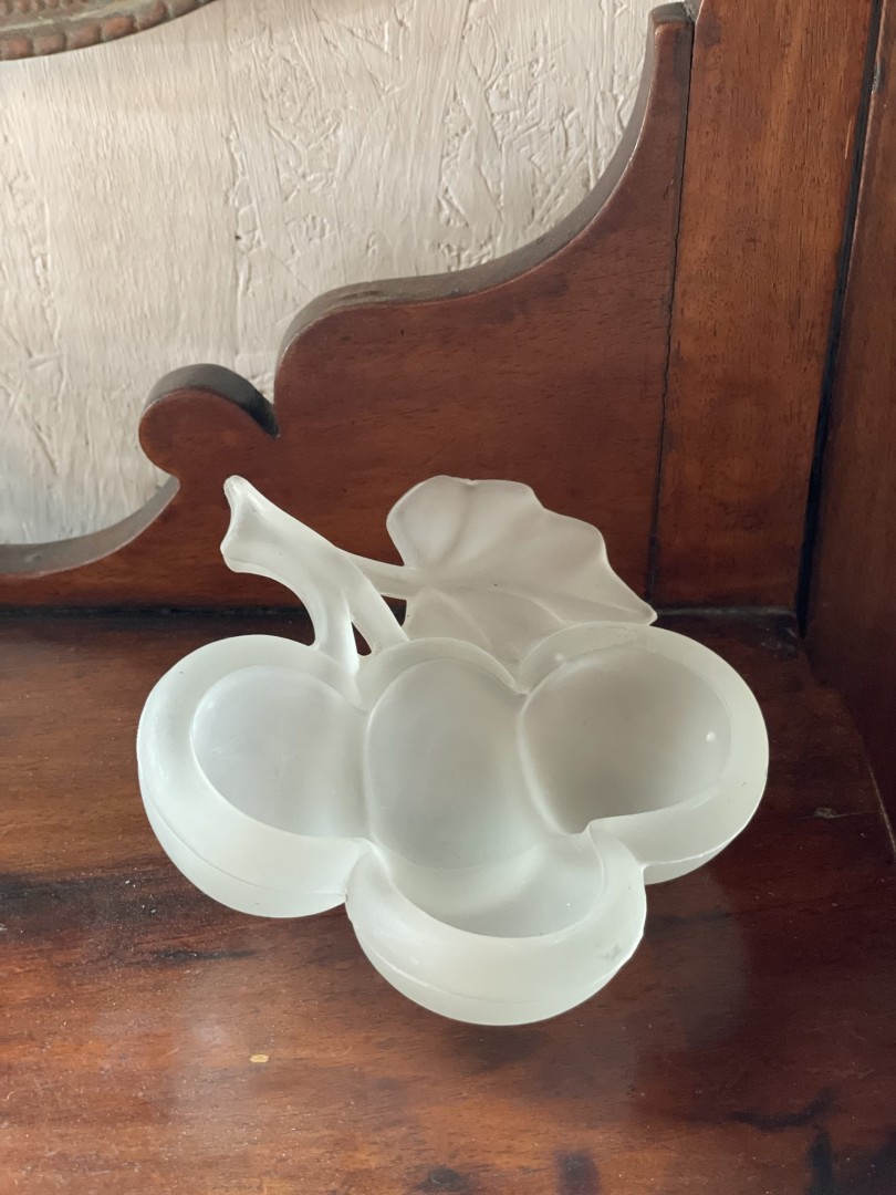 Frosted Glass Fruit-Shaped Candy Dish With Leaf Detail Vintage Art Glass Bowl 0.8Kg 12Cmx12Cmx6Cm (Wxlxh)
