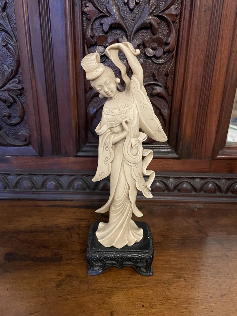 Elegant Resin Figurine Of A Dancing Asian Woman - Timeless Grace And Artistry 1Kg 7.5Cmx6Cmx24.5Cm (Wxlxh)