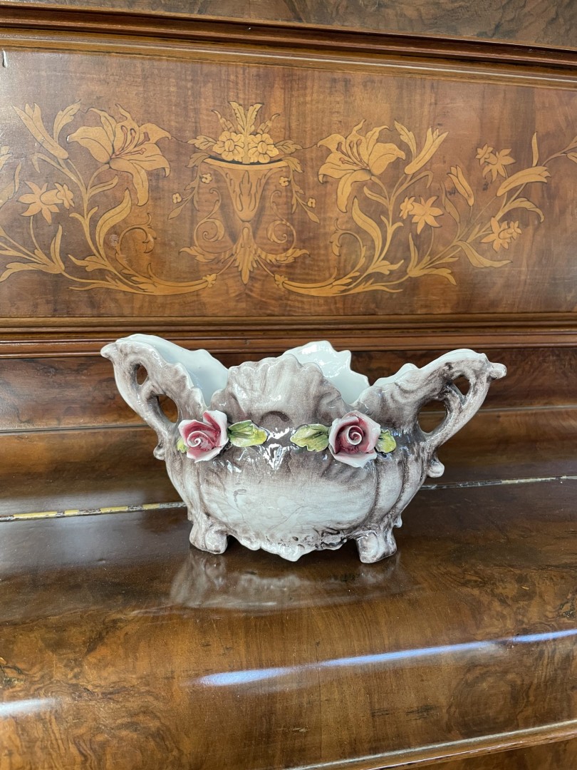 Italian Capodimonte Porcelain Vase With Sculpted Roses Mid-20Th Century 1Kg 24.5Cmx11Cmx13Cm (Wxlxh)