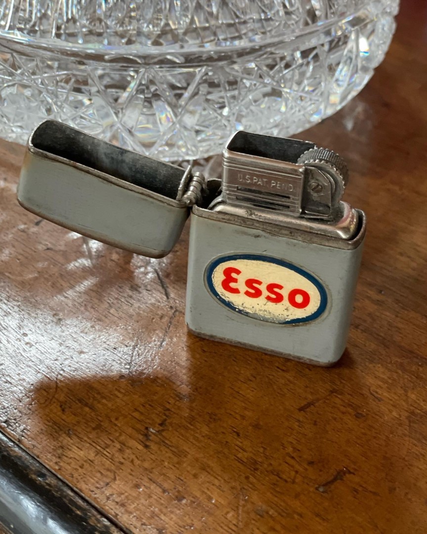 Vintage Esso Zippo Lighter Classic Collectible Mid-Century Piece 1Kg  (Wxlxh)