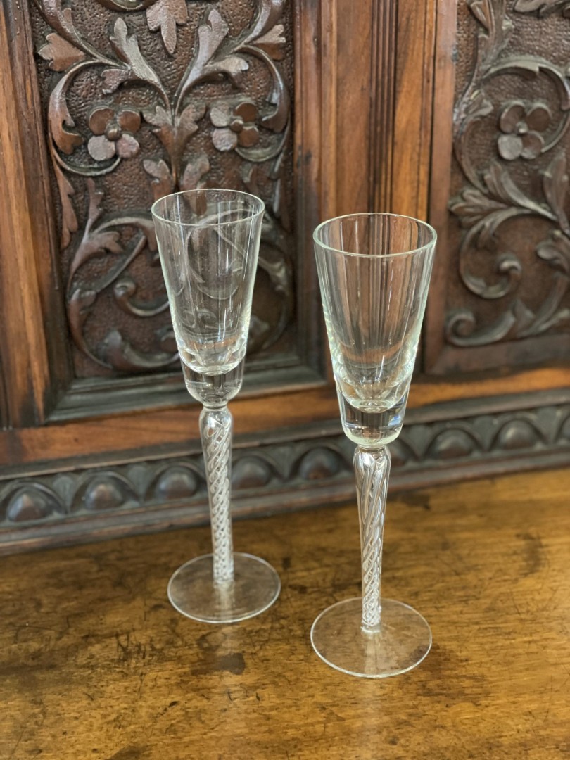 Pair Of Vintage Air Twist Wine Glasses Hand-Blown Crystal Elegant 1950S Stemware 1Kg 6Cmx23Cm (Wxlxh)
