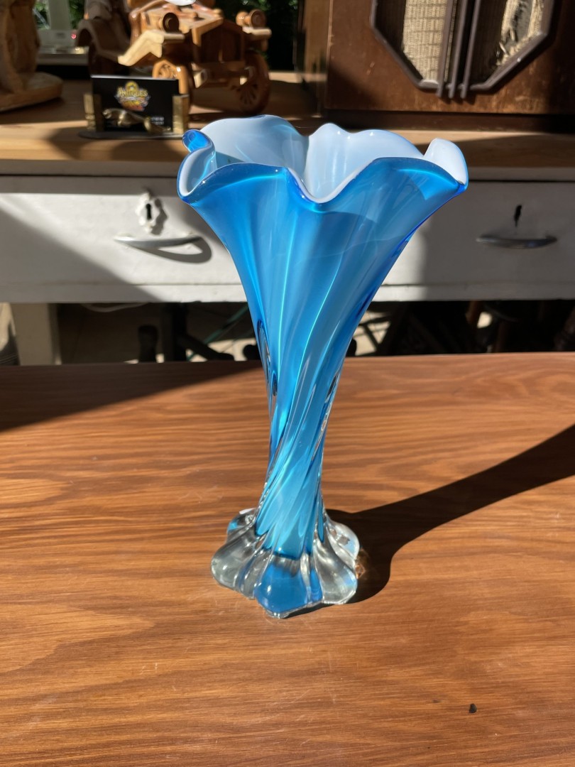 Vintage Hand-Blown Blue Glass Vase Elegance In Swirling Design 1Kg 13Cmx13Cmx24Cm (Wxlxh)