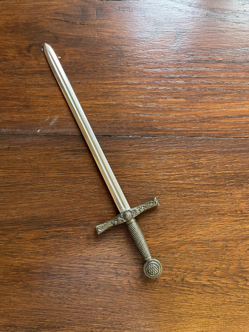 Vintage Excalibur Sword Letter Opener Medieval-Style Desk Accessory Collectible Metal Decor 0.6Kg 25Cmx7Cm (Wxlxh)