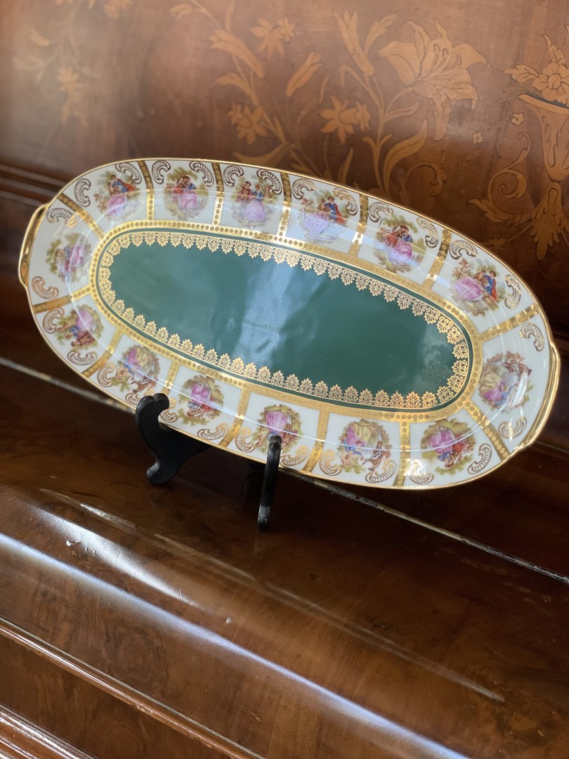 Elegant Vintage Love Story Scene Gold Oval Plate Bavarian Masterpiece From Germany 1Kg 36.5Cmx17Cm (Wxlxh)
