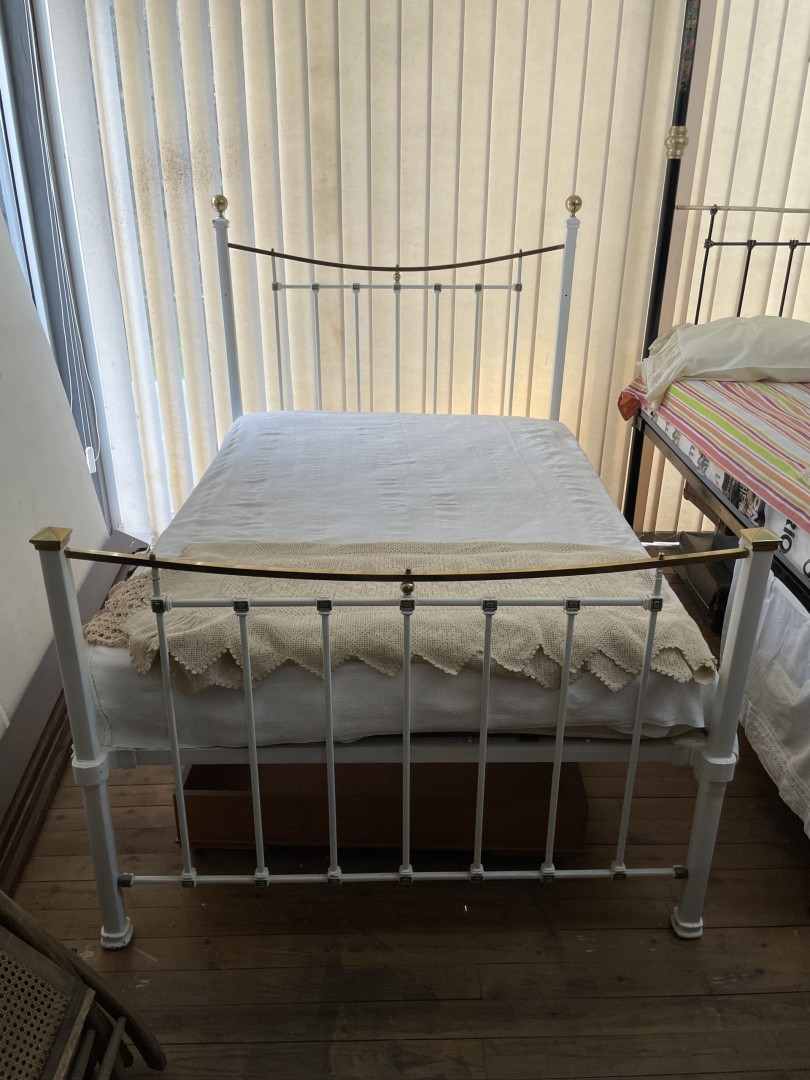 Antique White And Brass Bed Frame Circa Early 20Th Century  Elegant And Timeless Design 50Kg 137Cmx210Cmx154Cm (Wxlxh)
