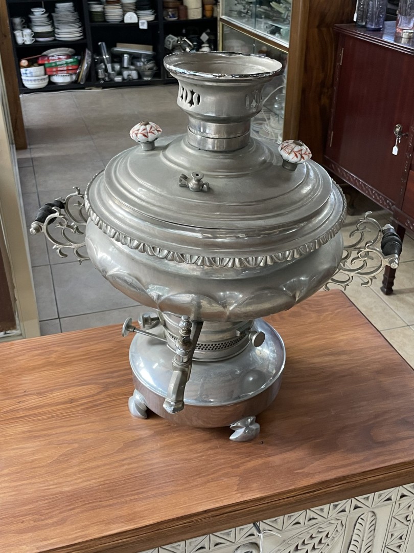 Elegant Vintage Russian Samovar  Mid-20Th Century With Handcrafted Ornamental Details 7Kg 51Cmx36Cmx53Cm (Wxlxh)