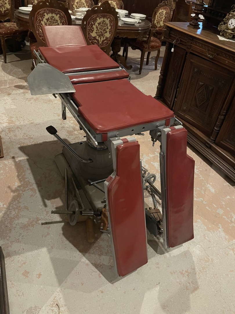 Antique Adjustable Medical Examination Table C.1930 350Kg 205Cmx75Cmx87Cm (Wxlxh)