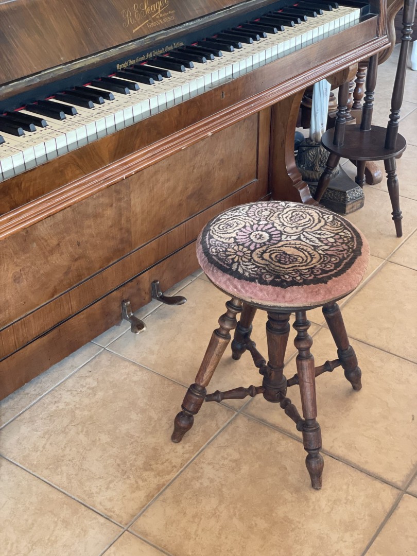 Antique Adjustable Piano Stool With Floral Upholstered Seat - Victorian Style 6Kg 47Cmx50Cm (Wxlxh)