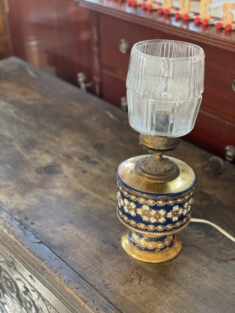 Hand-Painted Italian Table Lamp In Florentine Style With Gilded Detailing & Glass Shade Mid-20Th Century Vintage 3Kg 14Cmx14Cmx37Cm (Wxlxh)