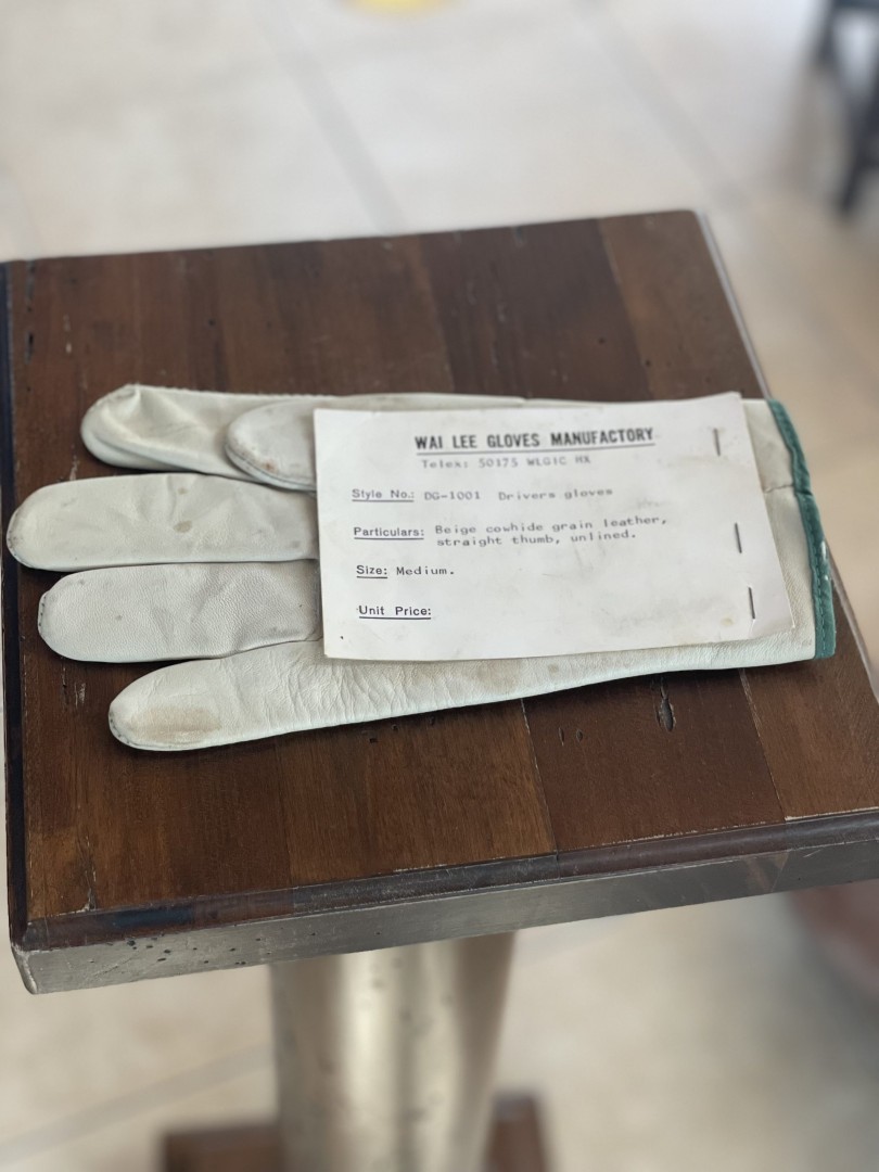Vintage Beige Cowhide Leather Driver’S Gloves By Wai Lee Gloves Manufactory 1Kg 24.5Cmx12Cm (Wxlxh)