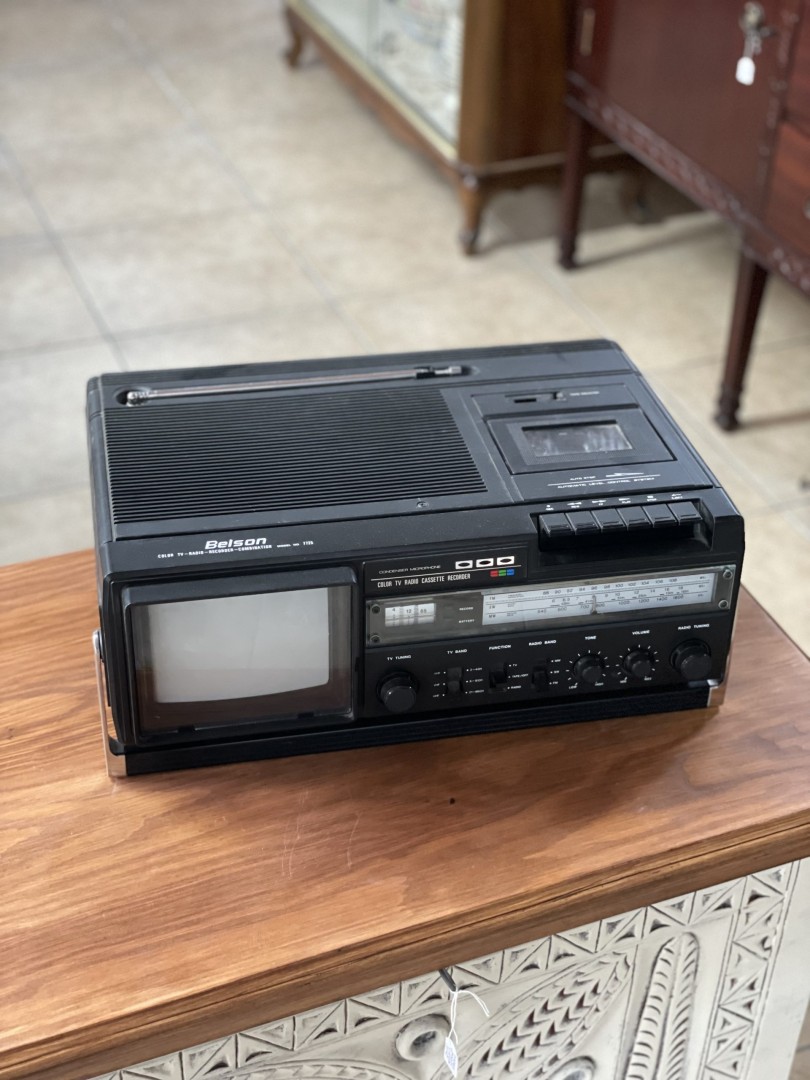 Vintage Belson Color Tv  Radio  And Cassette Recorder Retro All-In-One Entertainment (1980S) 7Kg 44.5Cmx30Cmx16Cm (Wxlxh)
