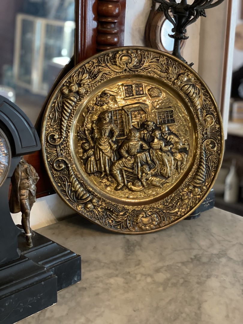Embossed Brass Wall Plate With Tavern Scene Mid 20Th Century European Decorative Art 1Kg 37Cmx37Cm (Wxlxh)