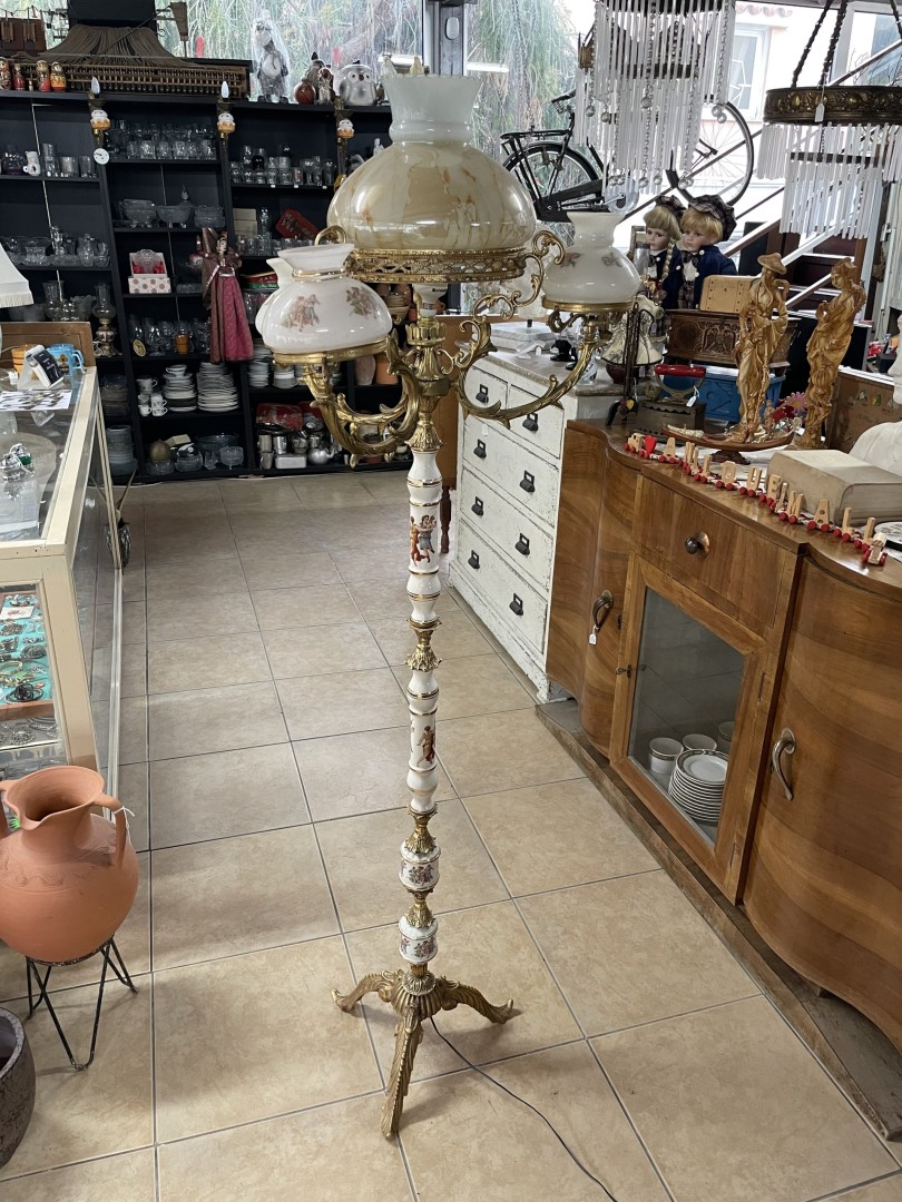 Era-Defining Elegance: Vintage Porcelain And Brass Floor Lamp 25Kg 64Cmx64Cmx165Cm (Wxlxh)