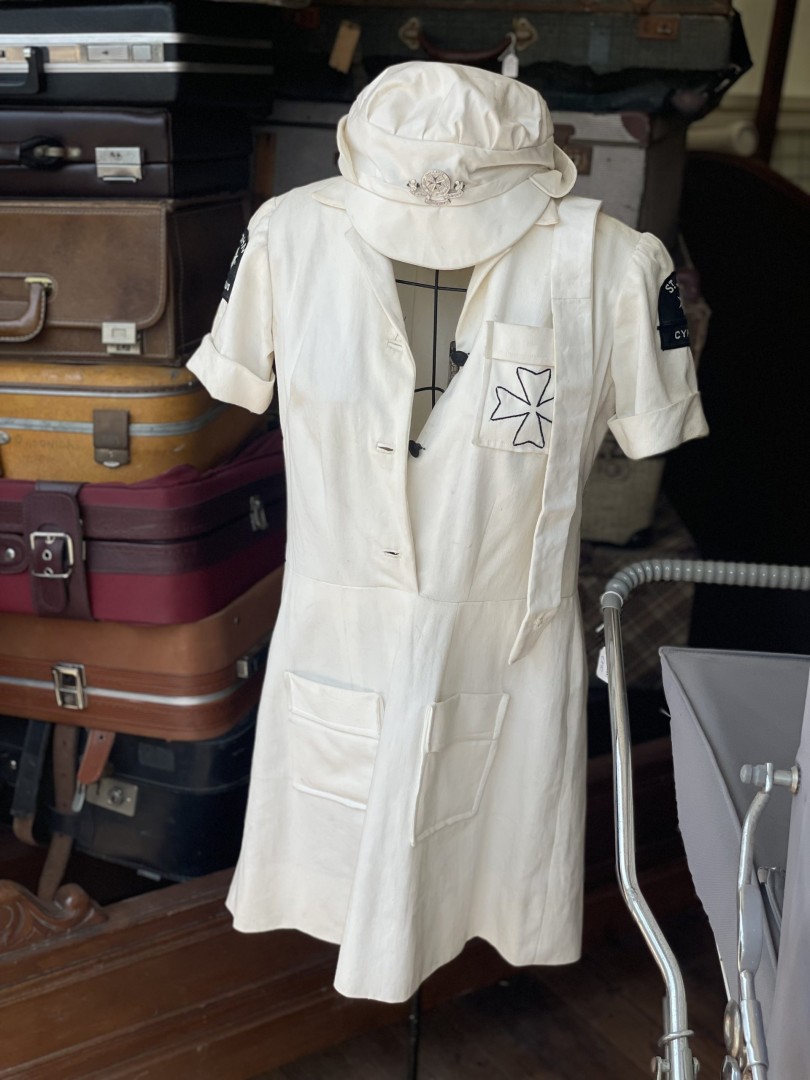 Vintage St. John Cyprus Nurse Uniform With Hat 2Kg 79Cm (Wxlxh)