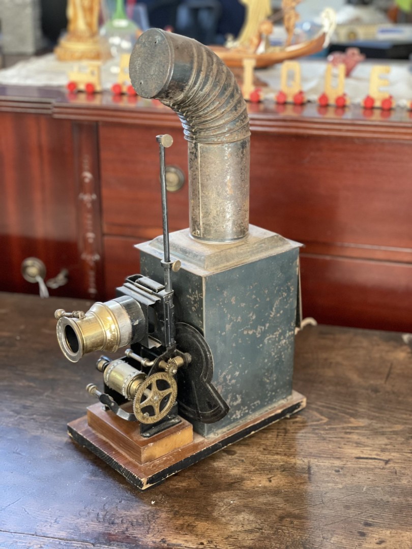 Antique Magic Lantern Projector C.1880 Early Cinematic Brass & Tin Image Projector With Chimney 4Kg 23Cmx16Cmx42Cm (Wxlxh)