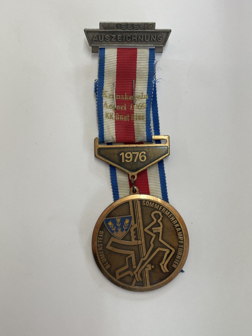 Winner Metal Prize 1976 0.1Kg 5Cmx8Cm (Wxlxh)