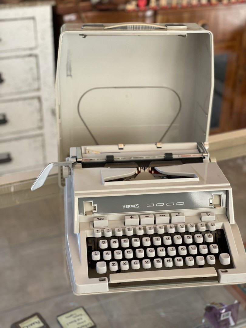 Vintage Hermes 3000 Typewriter - Professional Portable Excellence 8Kg 36Cmx34Cmx17Cm (Wxlxh)