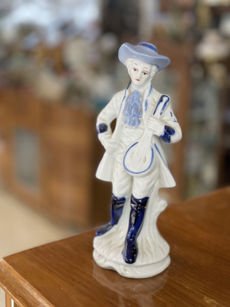 Blue And White Ceramic Guitar Figure: Musical Artistry 0.3Kg 19.5Cm (Wxlxh)