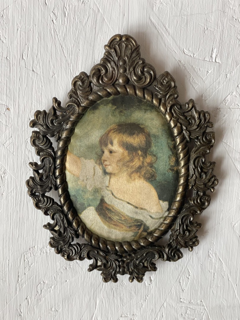 Victorian Elegance: Ornate Decor Frame With Classical Figure 0.12Kg 11Cmx14Cm (Wxlxh)