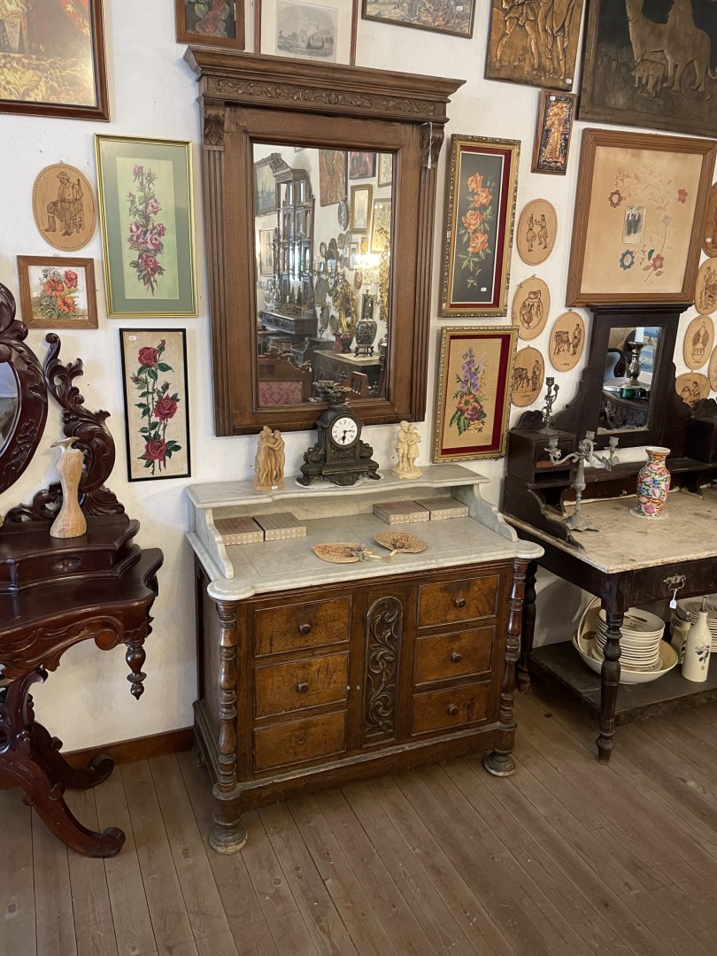 Victorian Marble-Top Walnut Sideboard With Ornate Carvings Late 19Th Century Antique Cabinet 60Kg 105Cmx52Cmx95Cm (Wxlxh)