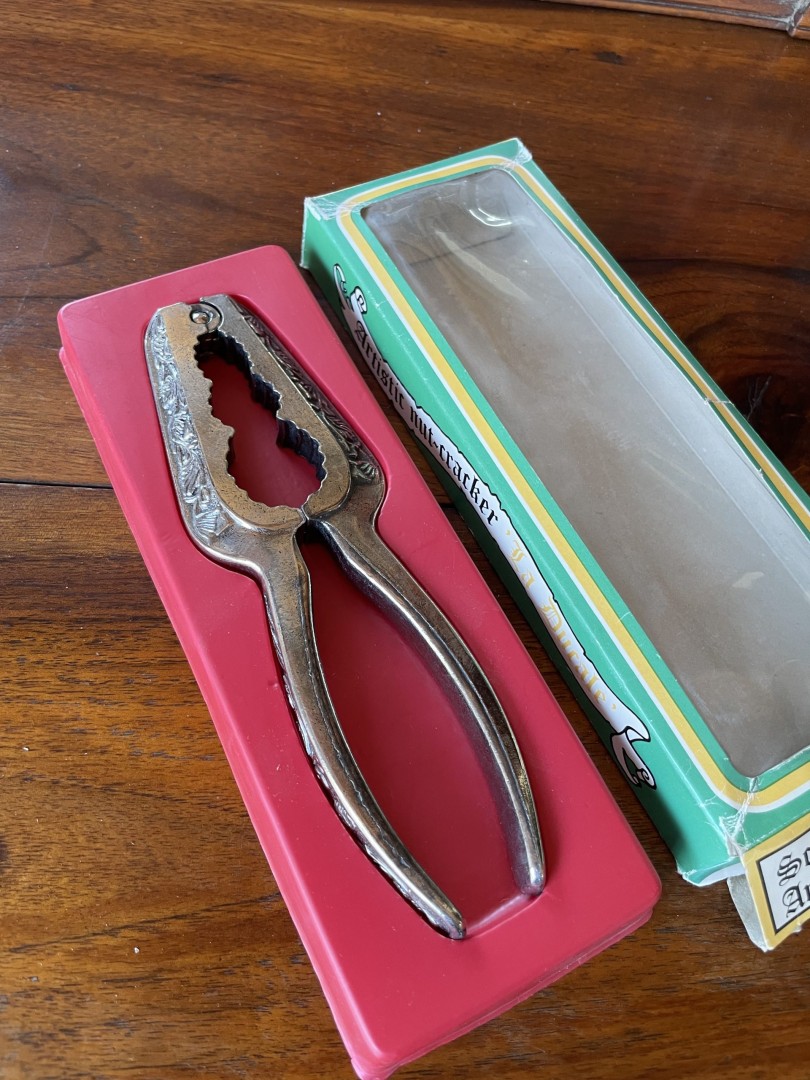 Vintage Italian Nutcracker La Ducale Metal Schiaccianoci Made In Italy 1Kg 21Cmx8Cm (Wxlxh)