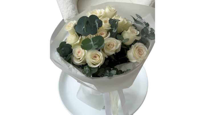 Floral Arrangement Size M | White passion