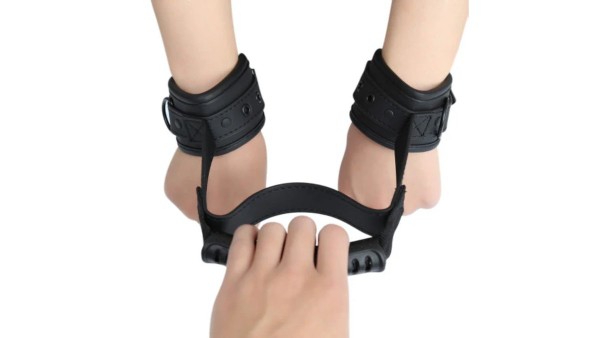 Handcuffs with handle for control and dominance