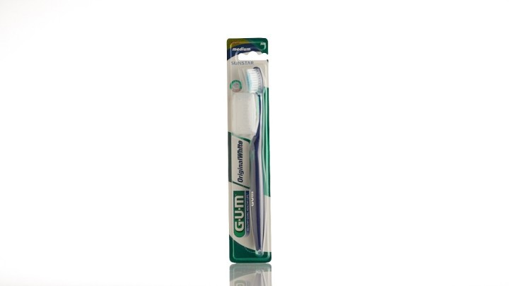 Gum Toothbrush Original White Medium Compact 563