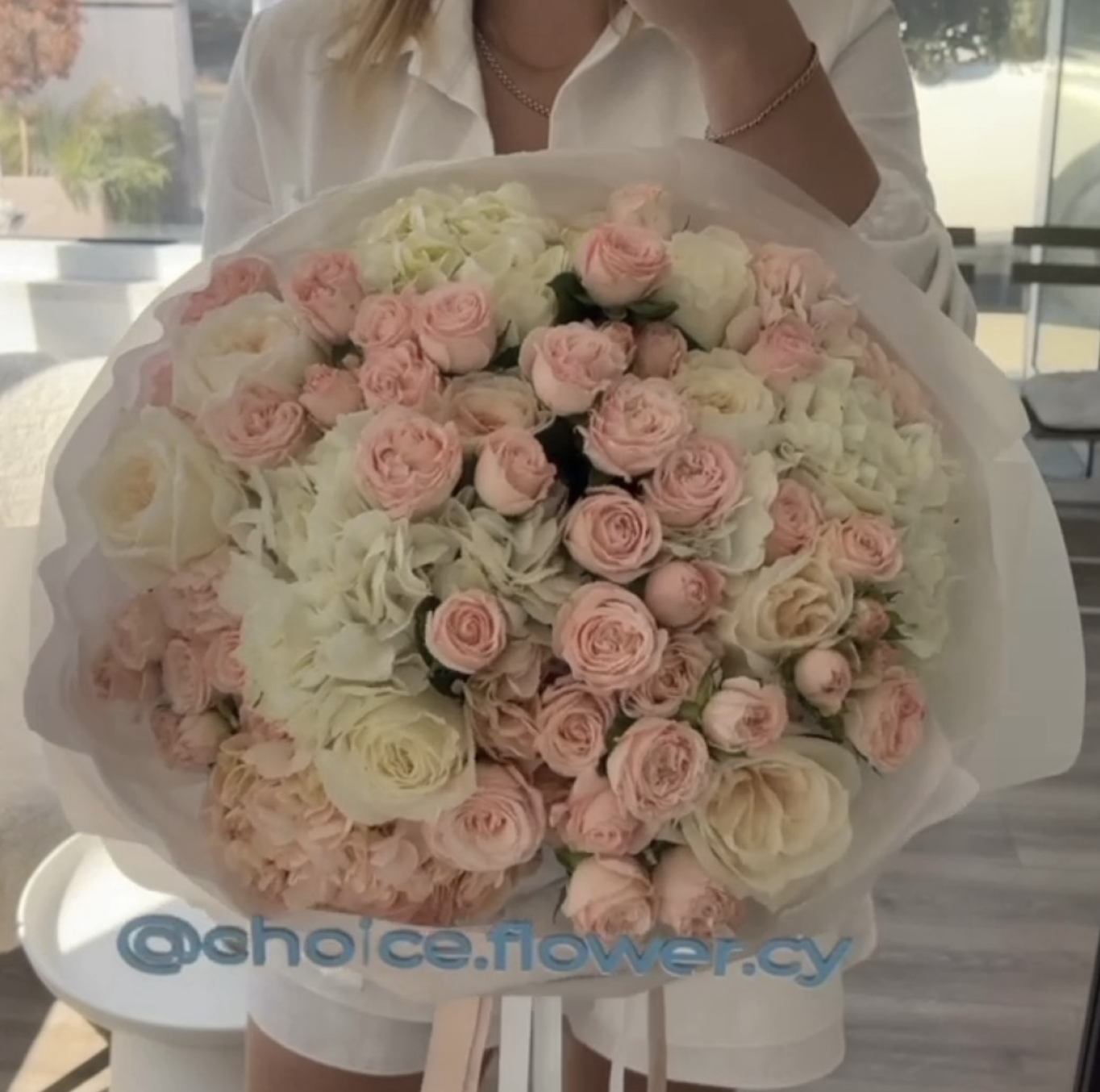 Floral Arrangement White & Pink - size L