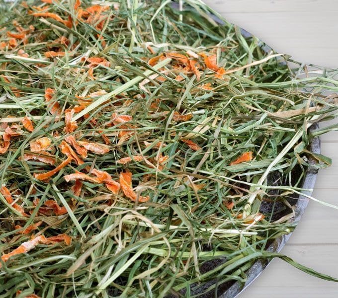 PET CUP hay with carrots for rodents 500 gr