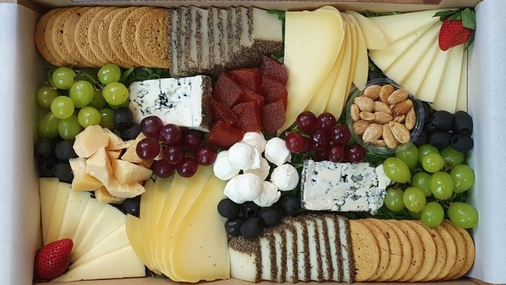 Cheese And Fruit Platter (1,8kg approx.)