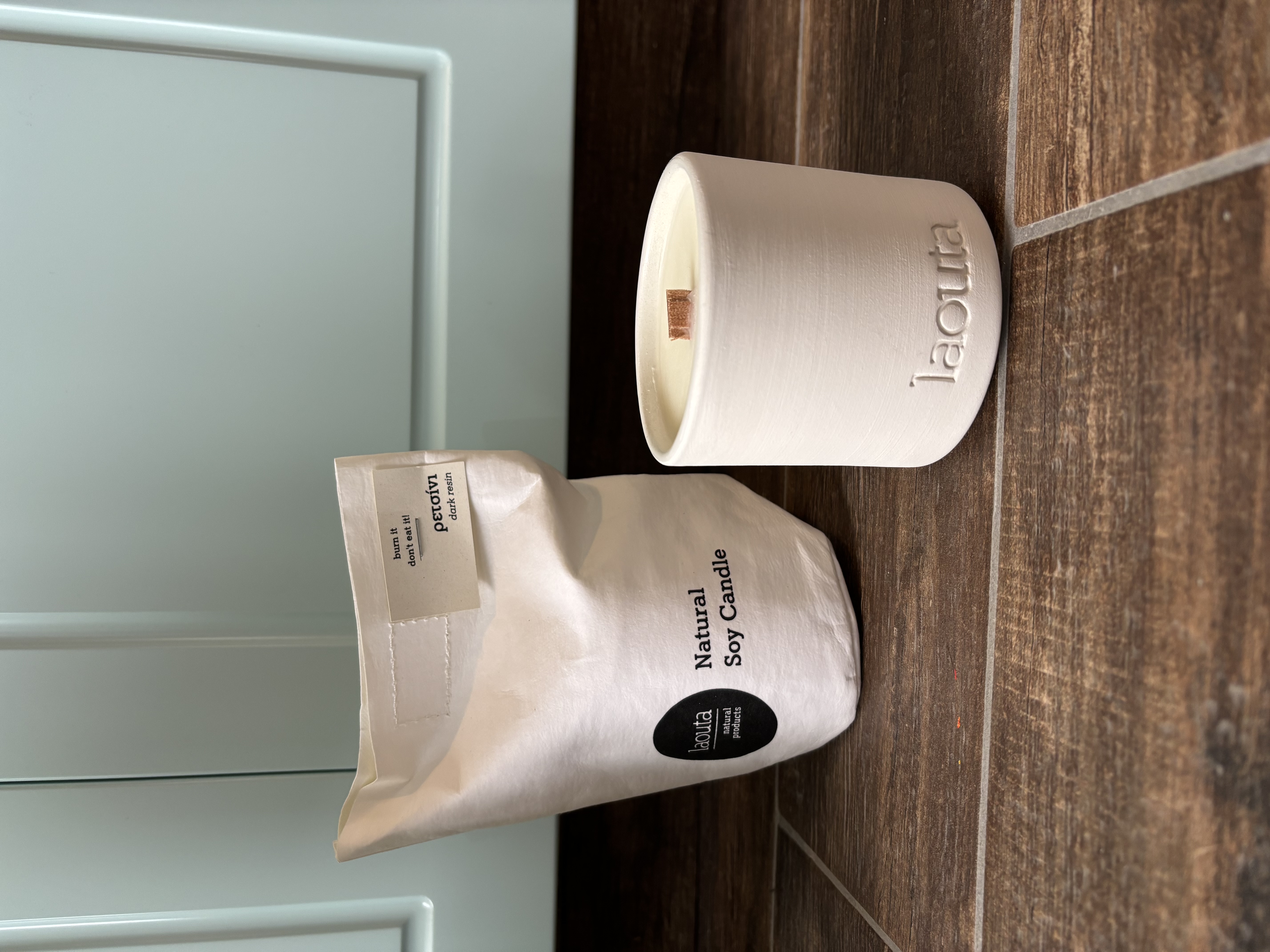 "Dark resin" soy candle