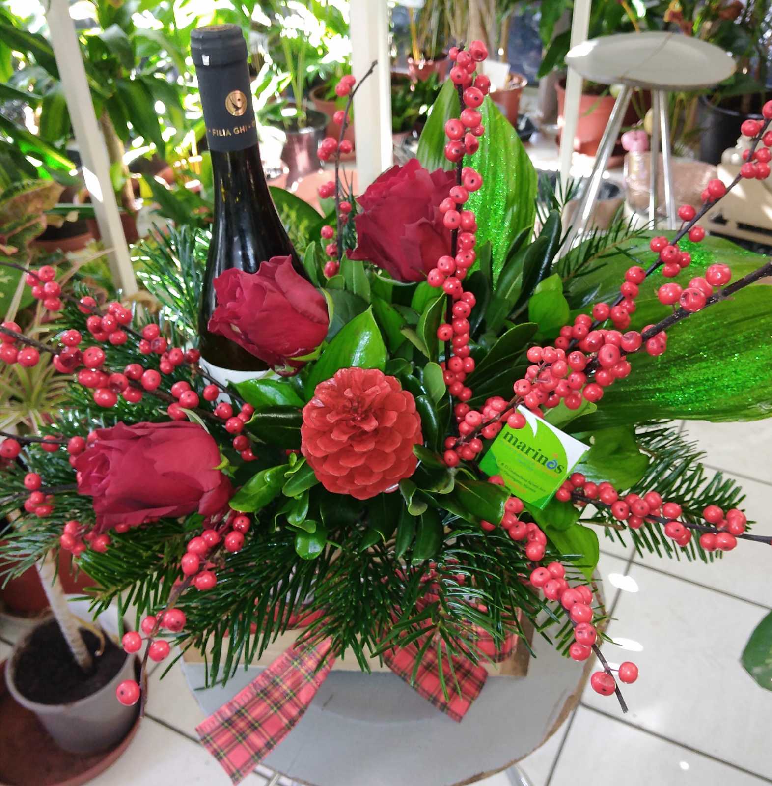 Συνθεση με κρασί. Arrangement with a bottle of wine