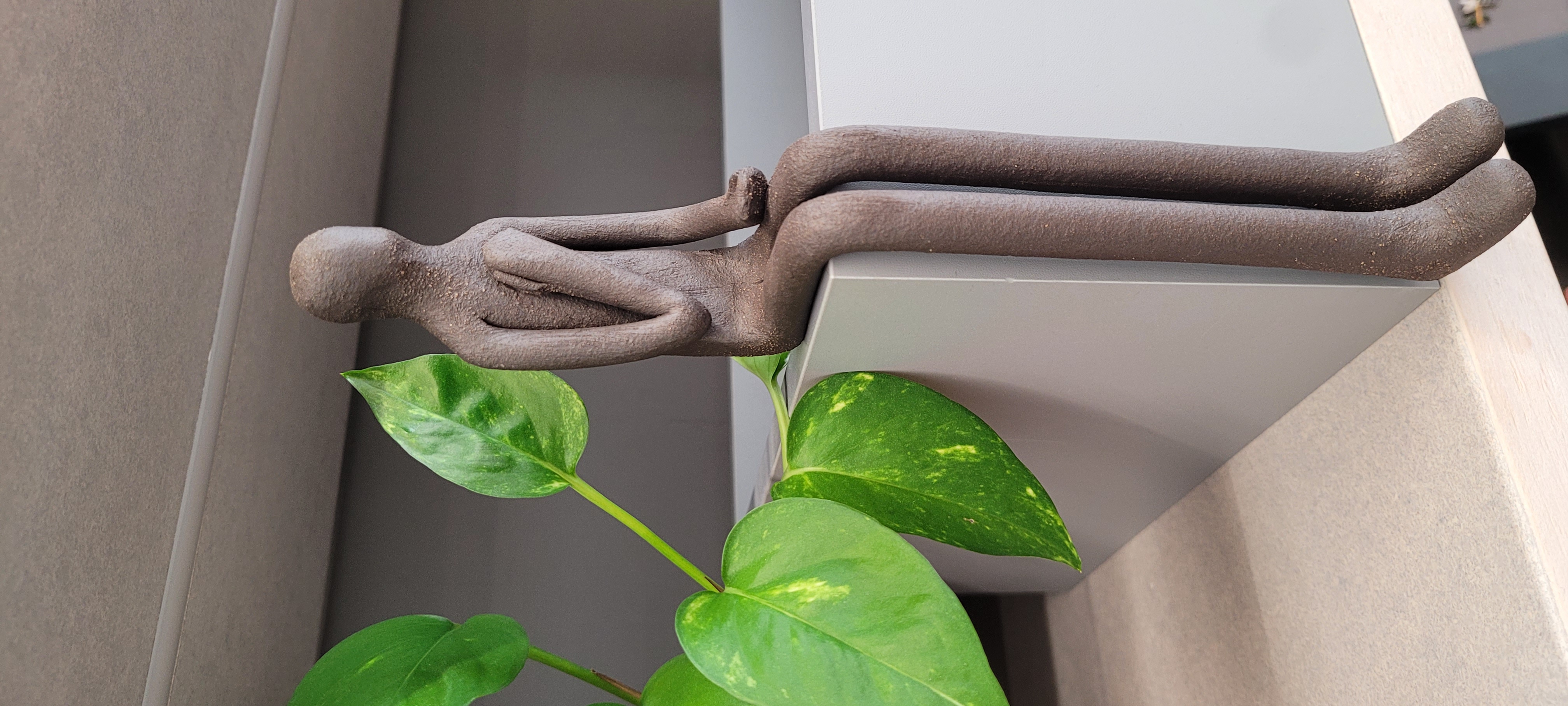 Sitting Figure - Clay - Mat - 21.5cm x 4cm x 7cm(Depth)